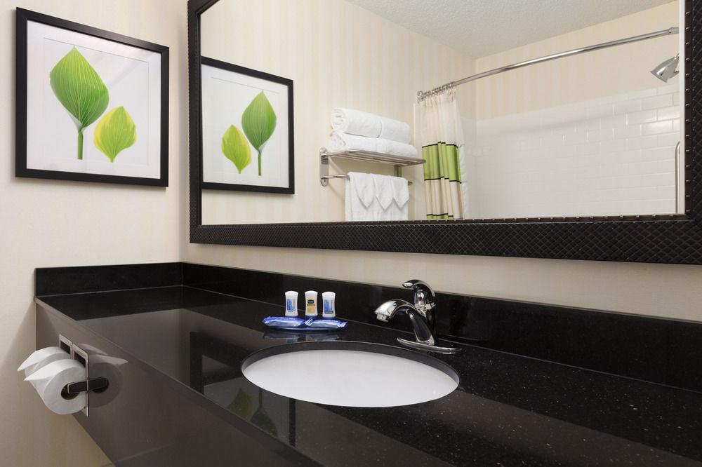 Fairfield Inn & Suites Canton Северен Кантон Екстериор снимка