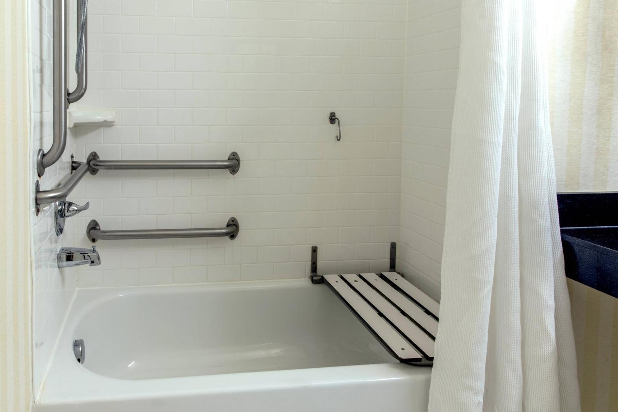 Fairfield Inn & Suites Canton Северен Кантон Екстериор снимка